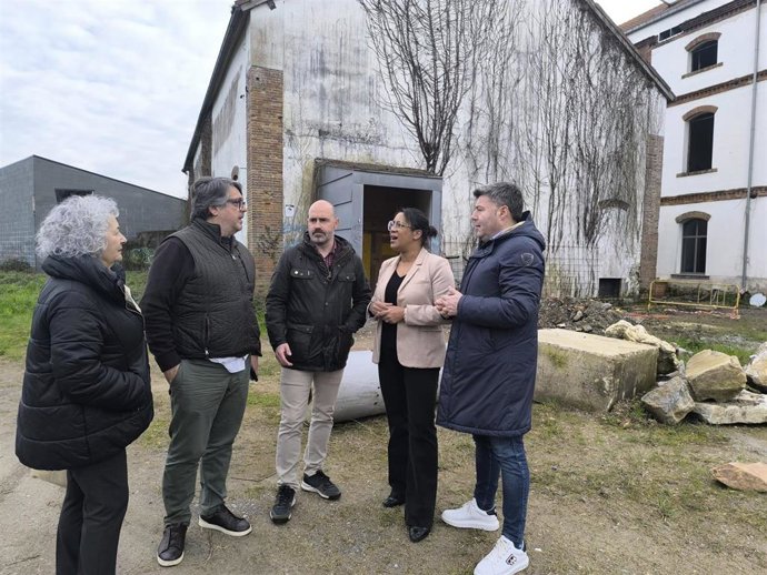 La diputada del PP de Asturias Sandra Camino junto al portavoz del PP de Pravia, Alberto Morán.