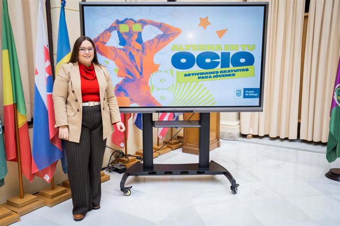 La concejala delegada de Juventud, Mercedes Martín, presenta una nueva edición del programa 'Alterna en tu Ocio'