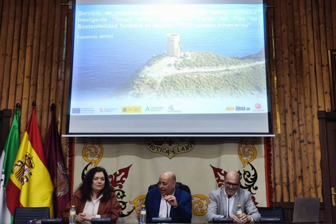 El Levante Almeriense refuerza su modelo turístico inteligente con la implantación de la Smart Office