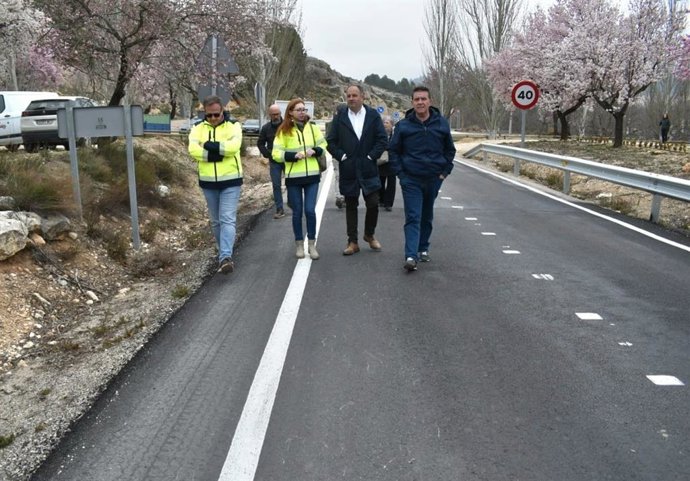 Visita a las obras de reparación integral de la carretera AB-5014.
