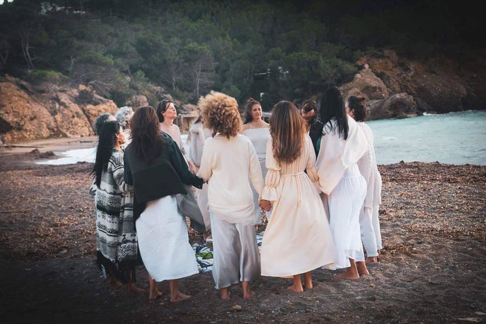 'Mujer Raíz'; el retiro en Ibiza que devolvió paz y poder a las mujeres vuelve del 2023 marzo
