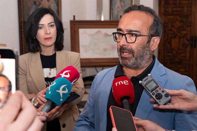 El presidente de la Diputación de Cáceres y de Felcode, Miguel Ángel Morales, atiende a los medios en una foto de archivo