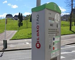 Archivo - Imagen  de un parquímetro de la OTA de Bilbao.