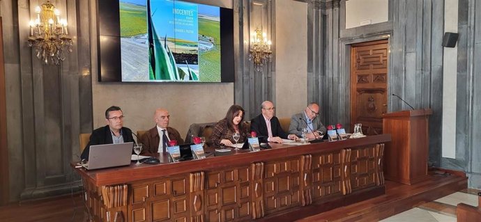 Presentación de la obra del escritor Eduardo Pastor, vecino de Paradas, sobre el crimen de Los Galindos.
