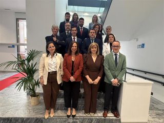 Rocío Díaz (2ª izda.), junto al resto de autoridades, en la inauguracion del rehabilitado Ayuntamiento de Peñarroya-Pueblonuevo.