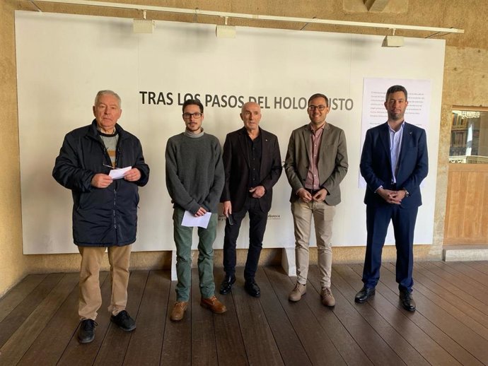 Inauguración de la exposición 'Tras los pasos del Holocausto' en la Casa de las Conchas de Salamanca.