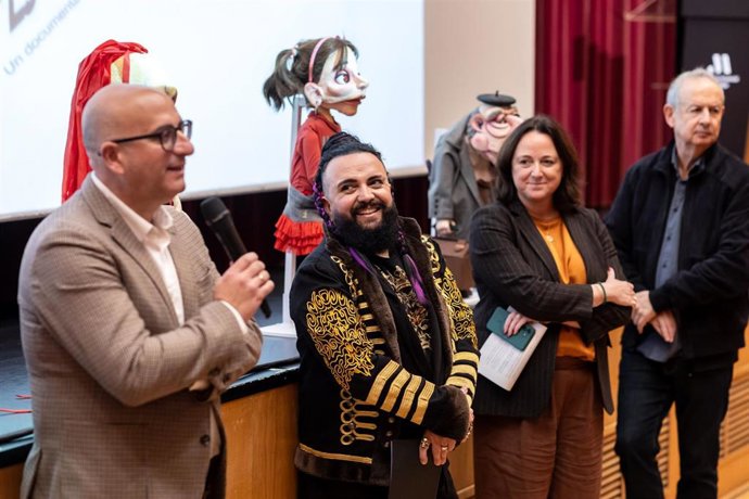 La Diputación apoya el documental de Rafatal ‘A través de El Espejo Negro’, que se estrenará en el Festival de Málaga.