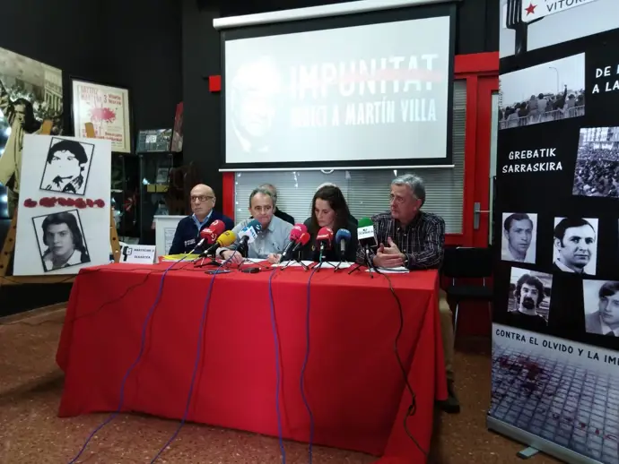 Miembros de la asociación del 3 de marzo en un acto público