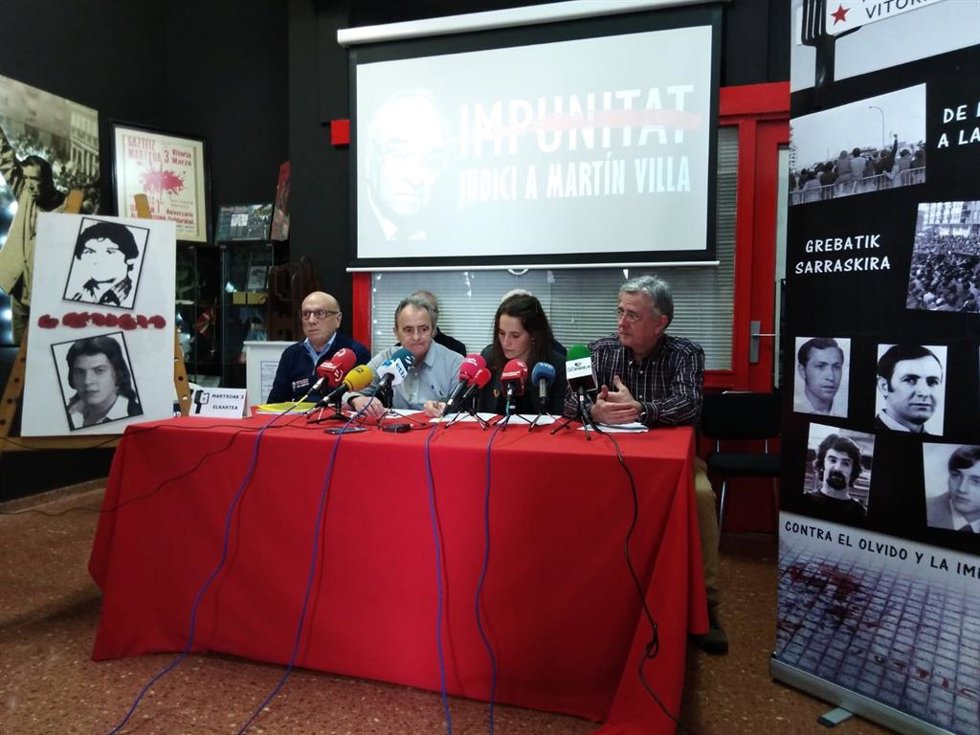 Archivo - Miembros de la asociación del 3 de marzo en un acto público