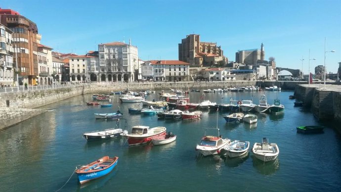 Archivo - Puerto de Castro Urdiales.- Archivo