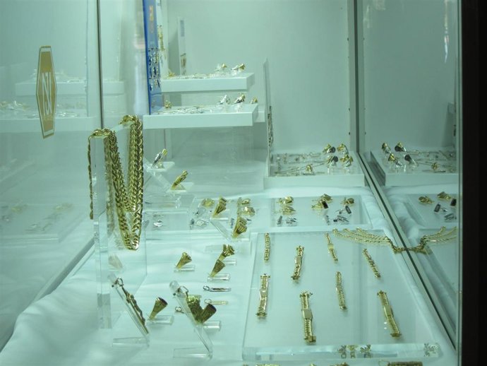 Archivo - Un expositor de joyas cordobesas en una imagen de archivo.