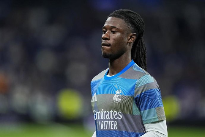 El centrocampista francés Eduardo Camavinga, en un calentamiento del Real Madrid CF.