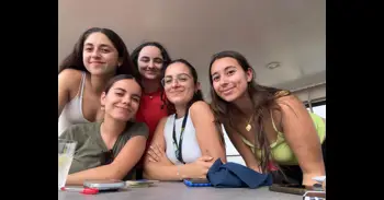 Cinco amigas enfermeras llevan tres días atrapadas en un crucero en el puerto de Dubái: "No sabemos hasta cuándo"