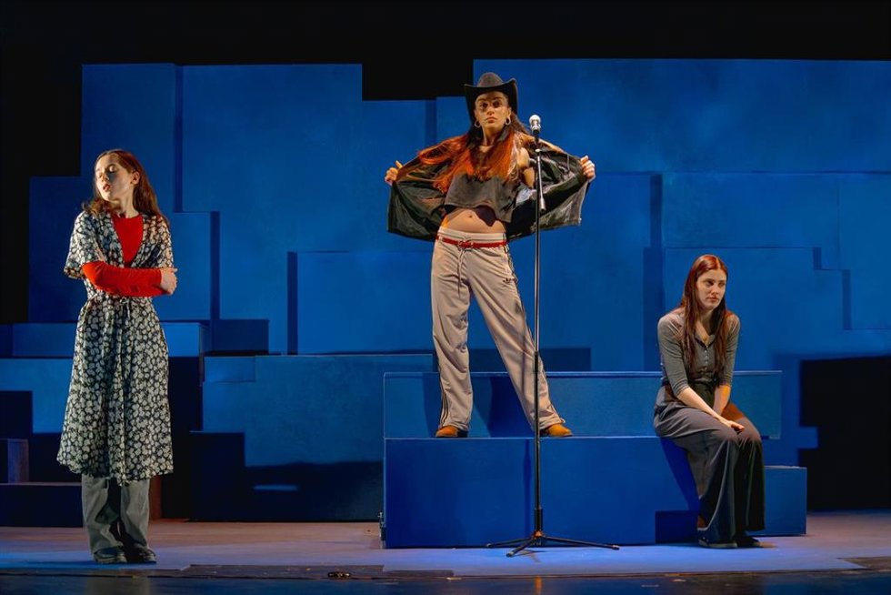 Representación de "Sensación térmica" con las actrices Nora Hernández, Adriana Ubani y Claudia Galán