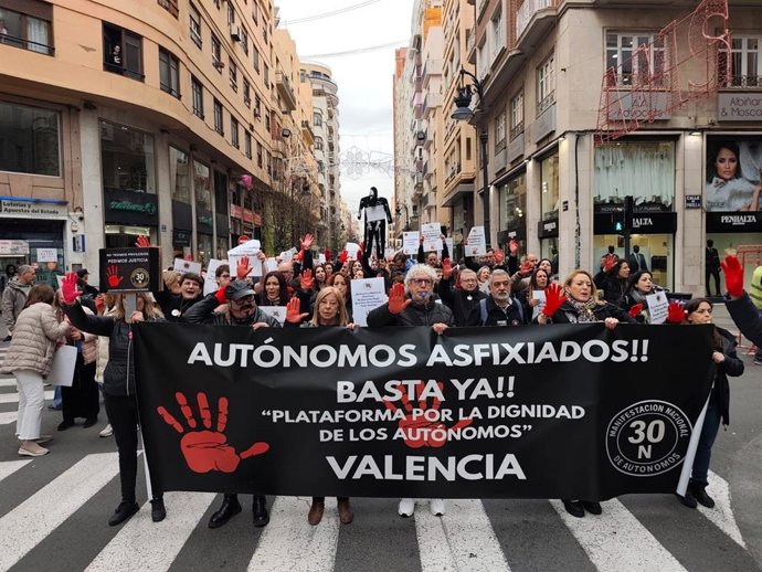 La Plataforma por la Dignidad de los Autónomos 30N exige menor presión fiscal para los autónomos para "ejercer de manera digna"