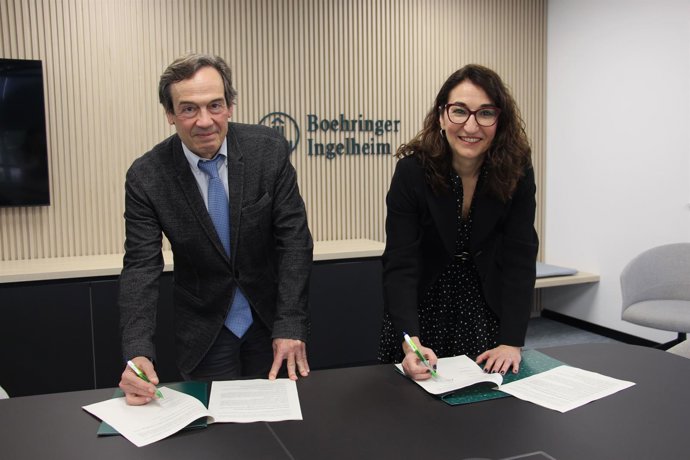 Firma del acuerdo entre Boehringer Ingelheim y la Asociación Española para el Estudio del Hígado.