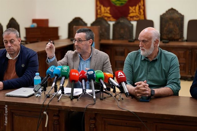Juan Franco, alcalde de La Línea, en rueda de prensa.