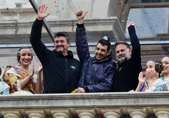 Hermanos Sirvent homenajea a su fundador con una potente mascletà
