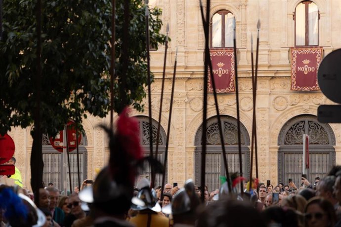 Imagen del desfile teatralizado con motivo del 500 aniversario de Carlos V e Isabel de Portugal en Sevilla