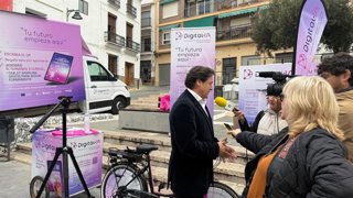 La Generalitat inicia en Buñol una ruta por 47 municipios de menos de 20.000 habitantes para dotar a los ciudadanos de competencias digitales y en IA