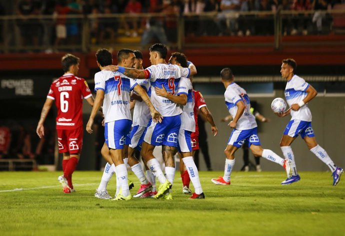 Futbol, Nublense vs Universidad Catolica Quinta fecha, campeonato Nacional Liga de Primera 2026. El jugador de Universidad Catolica Fernando Zampedri es fotografiado celebrando haber convertido el gol durante el partido de primera division disputado en