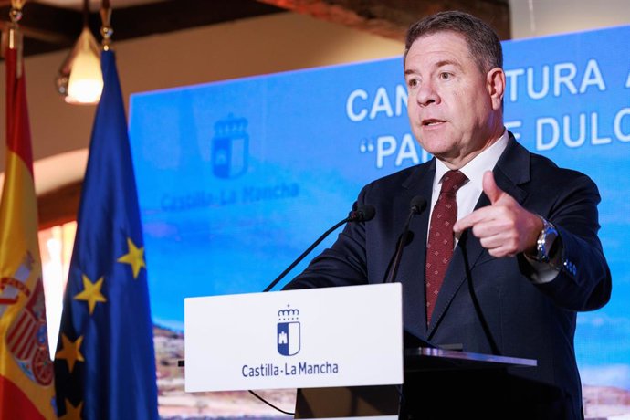 El jefe del Ejecutivo castellanomanchego, Emiliano García-Page, preside, en Palazuelos (Guadalajara), la reunión del Consejo Rector de la candidatura a Patrimonio Mundial del “Paisaje dulce y salado de Sigüenza y Atienza”.