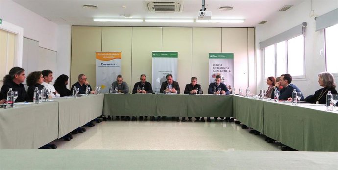 El delegado de Empleo, Empresa y Trabajo Autónomo de la Junta en Huelva, Juan Carlos Duarte, en una reunión informativa.