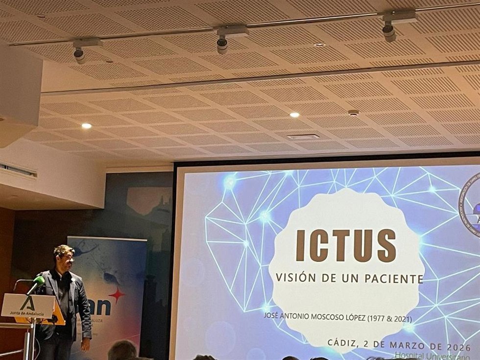 Acto de reconocimiento a los profesionales que tratan los ictus en el Puerta del Mar.