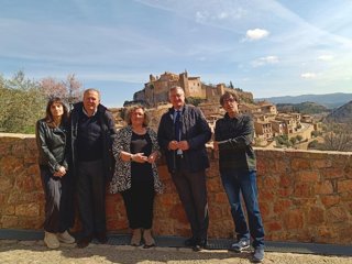 Blasco y Moncada, junto a la alcaldesa del municipio y miembros de la corporación.