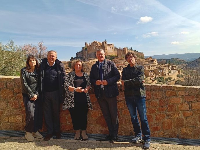 Blasco y Moncada, junto a la alcaldesa del municipio y miembros de la corporación.