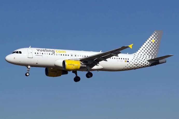 Archivo - Un avió de Vueling