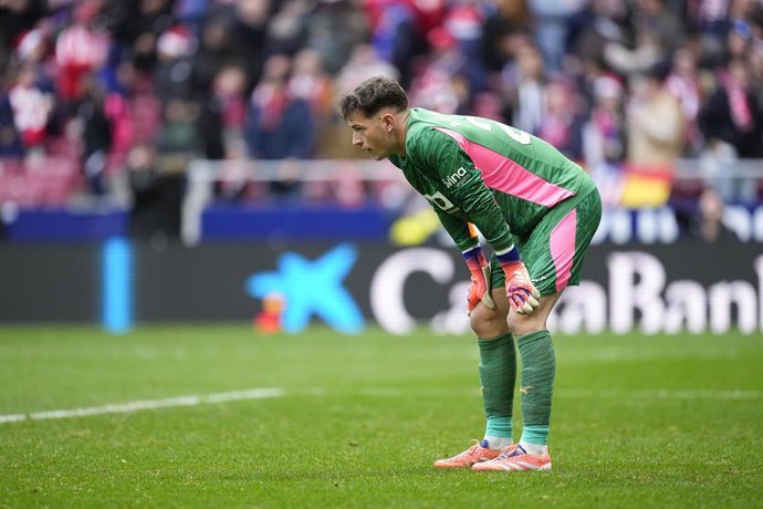 Archivo - Julen Agirrezabala of Valencia CF laments during the Spanish League, LaLiga EA Sports, football match played between Atletico de Madrid and Valencia CF at Riyadh Air Metropolitano Stadium on December 13, 2025, in Madrid, Spain.