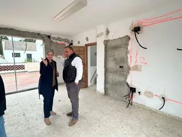 La viceconsejera de Justicia, Administración Local y Función Pública, Ana Corredera, visita Pizarra (Málaga)  junto a la delegada territorial de la consejería, Teresa Pardo, y el alcalde, Félix Lozano.