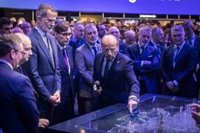 El Rey Felipe VI visita el stand de Telefónica en el MWC 2026