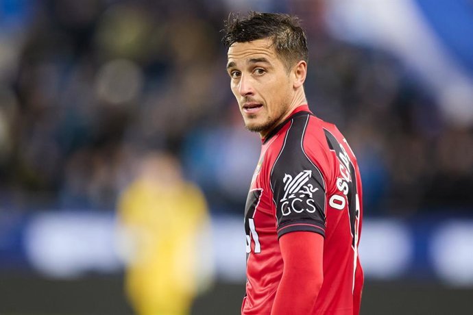 Archivo - Oscar Trejo of Rayo Vallecano looks on during the Copa del Rey Round of 16 match between Deportivo Alaves and Rayo Vallecano at Mendizorrotza on January 14, 2026, in Vitoria, Spain.