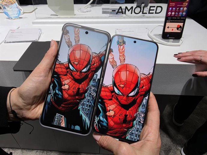 Tecnologia de tela AMOLED com NXTPAPER da TCL.