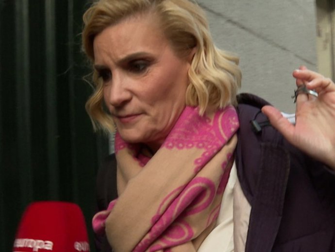 MARÍA ZURITA SE PRONUNCIA SOBRE LA SITUACIÓN QUE VIVE EL REY JUAN CARLOS EN ABU DABI