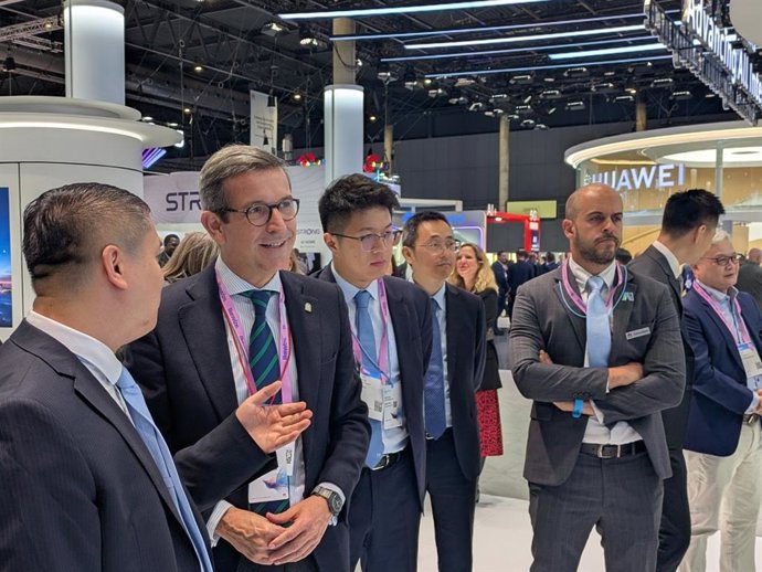 El Consejero de Industria, Energia y Minas, Jorge Paradela en la presentación en la primera jornada del Mobile World Congress (MWC).