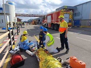 Un herido en el simulacro de accidente químico