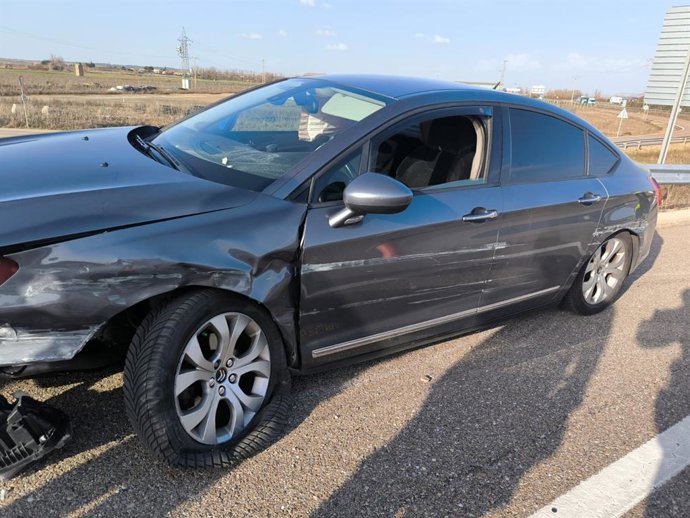 Vehículo siniestrado en Corcos del Valle (Valladolid).
