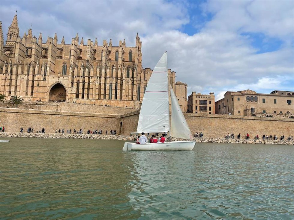 Cientos de familias participan en las actividades de la Conselleria del Mar por el Día de Baleares.