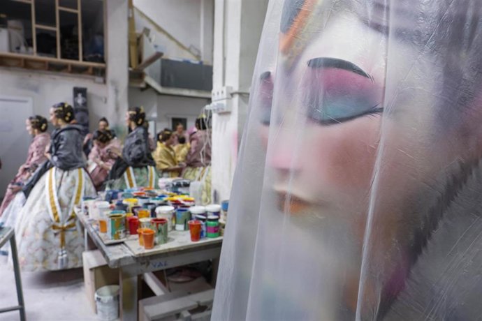 Visita de la alcaldesa de València, María José Catalá, y de las Falleras Mayores de la ciudad 2026 con sus respectivas cortes de honor a la Ciudad del Artista Fallero. 