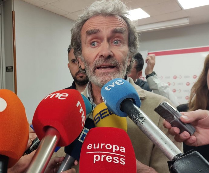 Archivo - El director del centro de coordinación de alertas y emergencias del Ministerio de Sanidad, Fernando Simón.