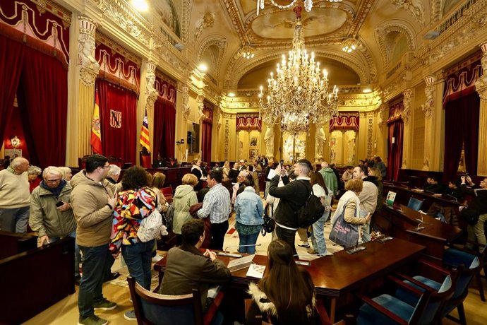 Más de 4.300 ciudadanos visitan el Parlament durante las jornadas de puertas abiertas.