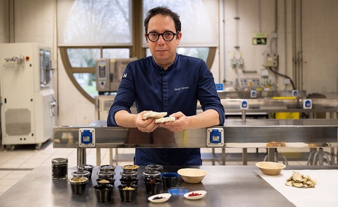 El chef David Yárnoz, en el laboratorio de Tecnología de los Alimentos, en la UPNA