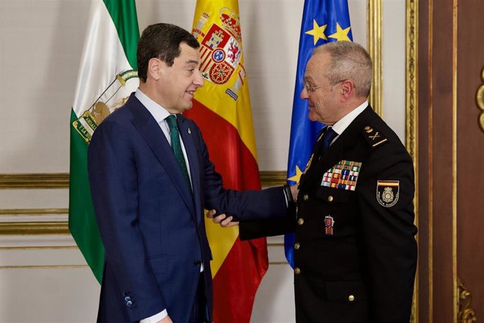 El presidente de la Junta de Andalucía, Juanma Moreno, se reúne con el Jefe Superior de Policía de Andalucía Occidental, Andrés Garrido Cancio. A 02 de marzo de 2026 en Sevilla Andalucía.