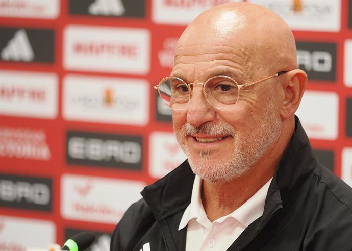 Archivo - El seleccionador español, Luis de la Fuente, durante una rueda de prensa en el Estadio José Zorrilla, a 13 de octubre de 2025, en Valladolid, Castilla y León (España). La rueda de prensa tiene lugar antes de que la Selección española se enfrente