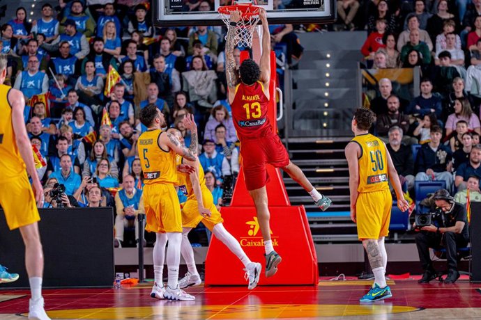 La selección española masculina de baloncesto supera a Ucrania (78-64) en el Palacio de los Deportes de Oviedo
