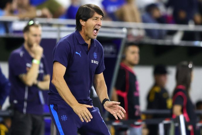 Futbol, Universidad Catolica vs Coquimbo Unido Fecha 4, Liga de Primera 2026. El entrenador de Universidad Catolica Daniel Garnero es fotografiado durante un partido de primera disputado en el estadio Claro Arena en Santiago, Chile. 21/02/2026 Felipe