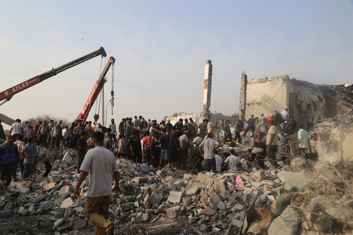 TEHRAN, March 1, 2026  -- Rescuers and local residents try to save the wounded from debris at an attacked girls' elementary school in Minab, Iran's southern province of Hormozgan, Feb. 28, 2026. The death toll from a joint U.S.-Israeli strike on a girls' 